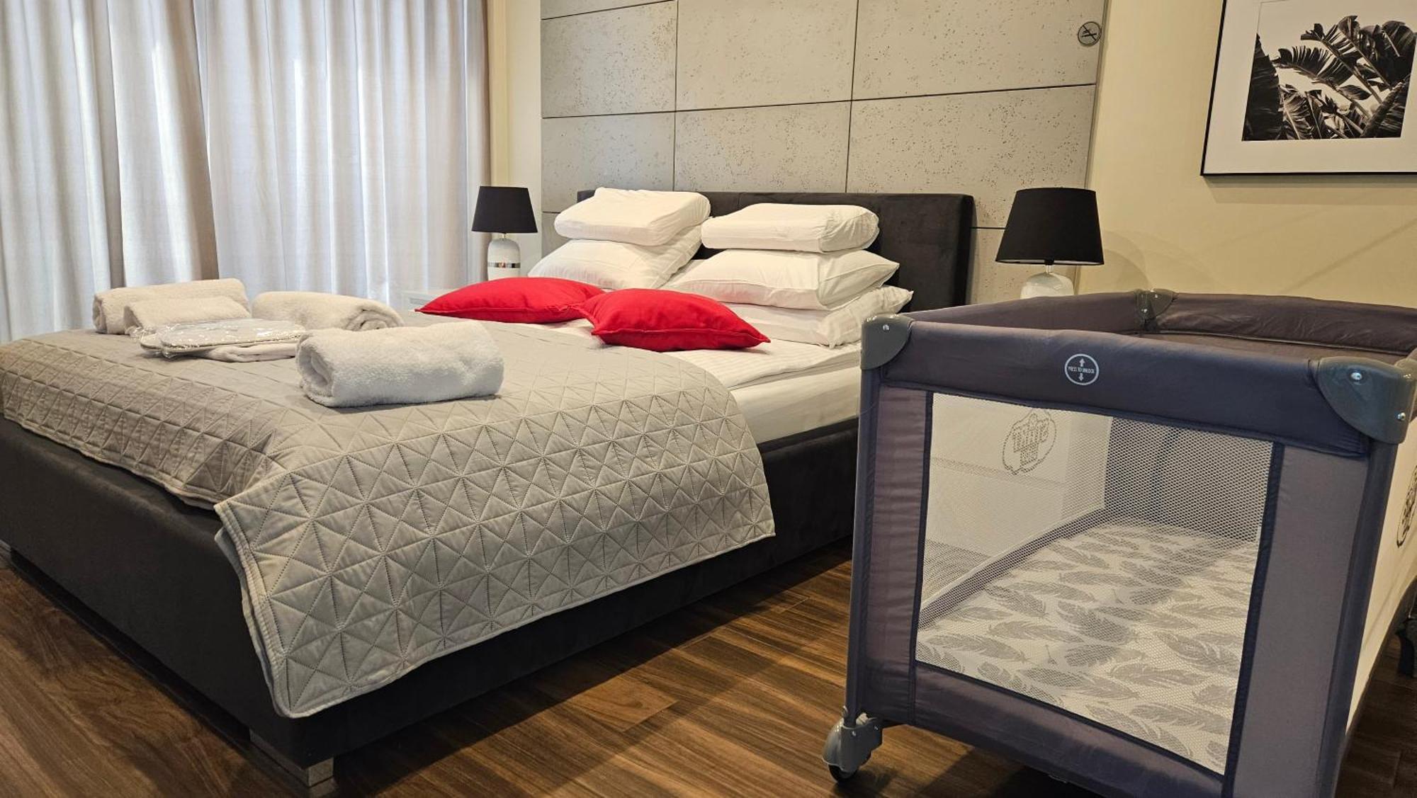 Your Apartment Unia Art Residence Люблин Екстериор снимка